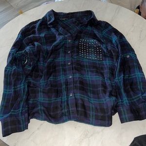 This is a beautiful Rock & Republic shirt that’s still looks new